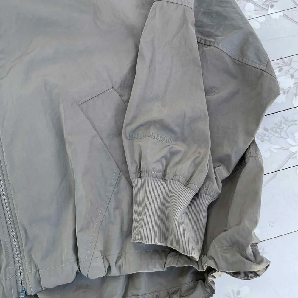 lululemon athletica Women's Gray Windbreaker